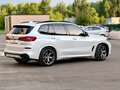 2018 BMW X5 50i IV (G05/G18), белый - вид 3