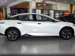 2026 Toyota bZ3, белый, 2390000 рублей, вид 4