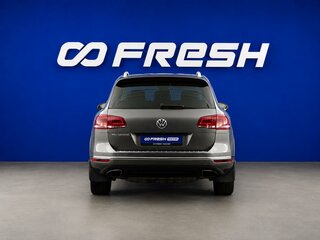 2015 Volkswagen Touareg II Рестайлинг, серебристый, 2399077 рублей, вид 4
