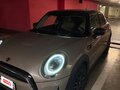 2021 Mini Hatch Cooper III (F55/F56) Рестайлинг 2, серый, 2490000 рублей - вид 2