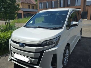 2018 Toyota Noah III (R80) Рестайлинг, красный, 2200000 рублей, вид 2
