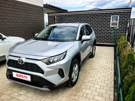 2020 Toyota RAV4 V (XA50), серый, 2850000 рублей, вид 2