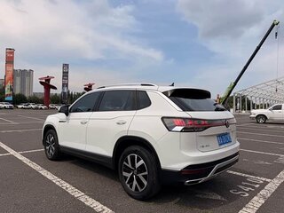 2023 Volkswagen Tayron I Рестайлинг, белый, 2200000 рублей, вид 4