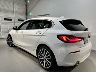 2023 BMW 1 серии 118i III (F40), белый, 1430000 рублей, вид 2