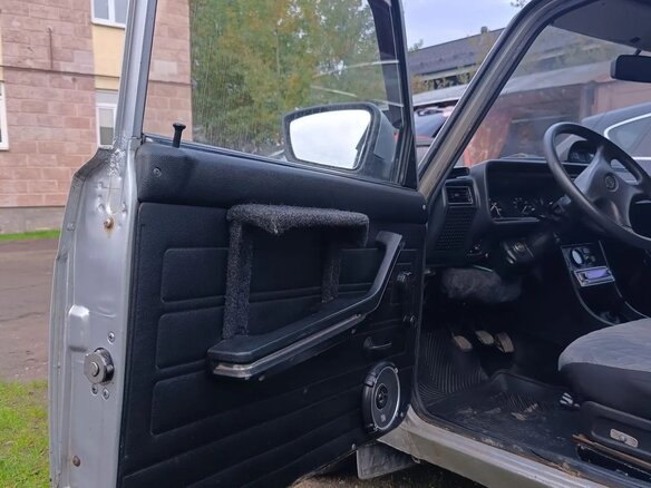 2010 Lada (ВАЗ) 2107, серебристый, 160000 рублей - вид 7