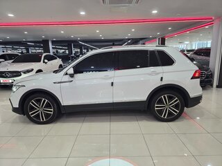 2023 Volkswagen Tiguan II Рестайлинг, белый, 3210000 рублей, вид 2