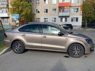 2016 Volkswagen Polo V Рестайлинг, бежевый, 1050000 рублей, вид 2
