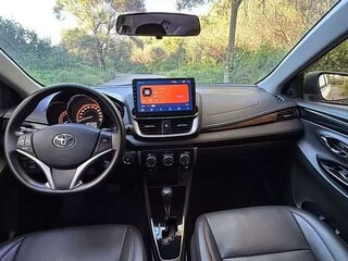 2023 Toyota Yaris L X XP150 Рестайлинг, белый, 1300000 рублей, вид 4