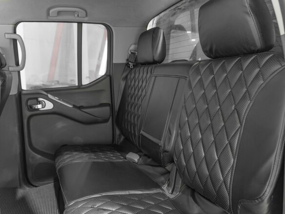 2007 Nissan Navara (Frontier) III (D40), чёрный - вид 11