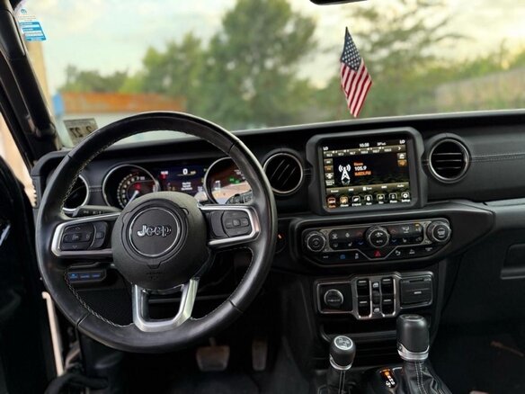 2022 Jeep Wrangler IV (JL), чёрный, 5500000 рублей - вид 2