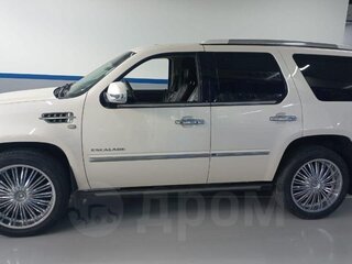 2011 Cadillac Escalade III, белый, 2200000 рублей, вид 3