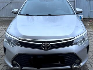 2017 Toyota Camry VII (XV50) Рестайлинг 2, серебристый, 1995000 рублей, вид 2