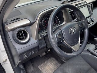 2015 Toyota RAV4 IV (XA40), белый, 2000000 рублей, вид 5