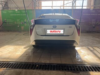 2017 Toyota Prius IV (XW50), белый, 1730000 рублей, вид 4