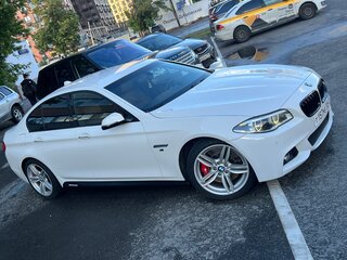 2016 BMW 5 серии 530d xDrive VI (F10/F11/F07) Рестайлинг, белый, 2690000 рублей, вид 3