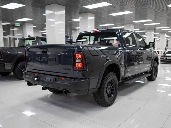 2025 Ram 1500 Crew Cab V Рестайлинг, синий, 8490000 рублей - вид 6