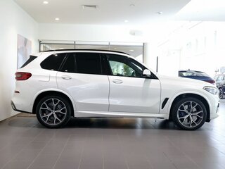 2019 BMW X5 40i IV (G05/G18), белый, 6300000 рублей, вид 4