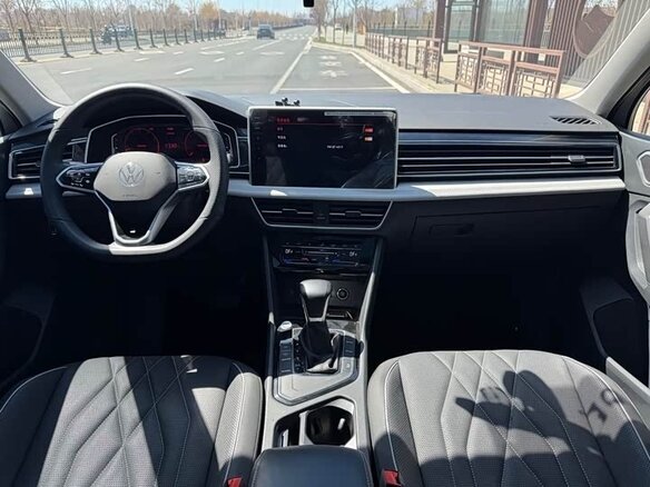 2022 Volkswagen Tiguan II Рестайлинг, серый - вид 6