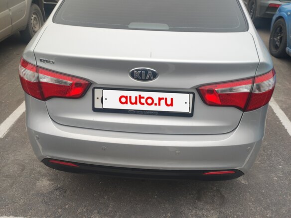 2014 Kia Rio 4-speed III, серебристый, 915000 рублей - вид 3