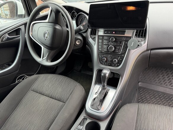 2014 Opel Astra J Рестайлинг, белый - вид 4