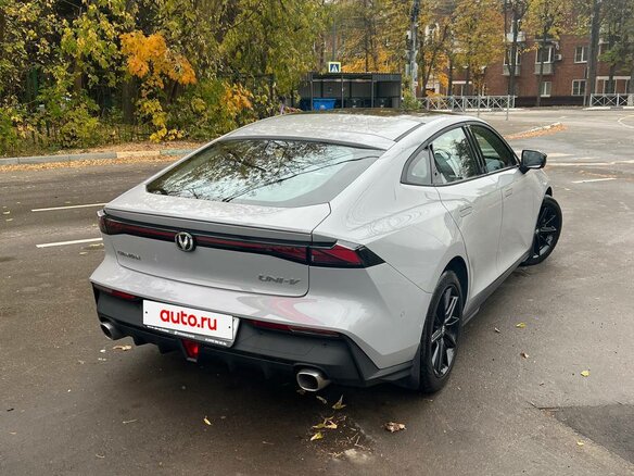 2024 Changan UNI-V I, серебристый, 2300000 рублей - вид 1