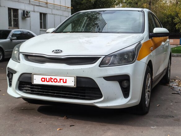 2017 Kia Rio IV, белый, 800000 рублей