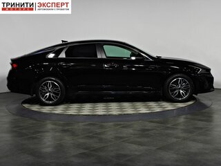 2020 Kia K5 III, чёрный, 2355000 рублей, вид 4