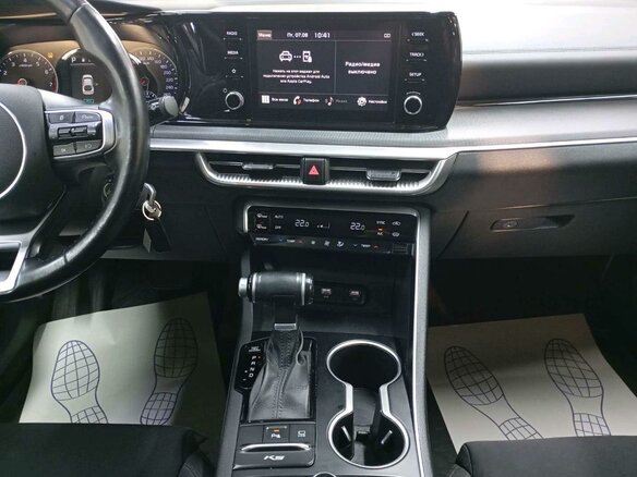 2021 Kia K5 III, чёрный, 1605000 рублей - вид 10