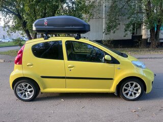 2009 Peugeot 107 I Рестайлинг, жёлтый, 290000 рублей, вид 3