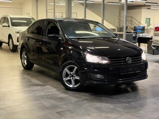 2015 Volkswagen Polo V Рестайлинг, чёрный, 819000 рублей, вид 3
