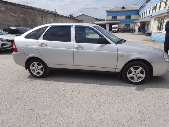 2013 Lada (ВАЗ) Priora I Рестайлинг, серебристый, 300000 рублей - вид 3