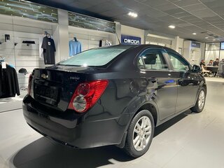 2013 Chevrolet Aveo II, чёрный, 730000 рублей, вид 4
