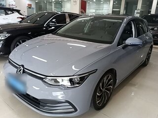 2023 Volkswagen Golf VIII, серебристый, 1650000 рублей, вид 5