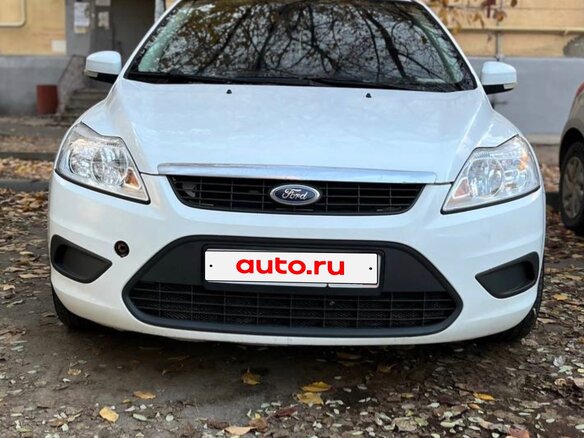 2010 Ford Focus II Рестайлинг, белый, 420000 рублей - вид 2