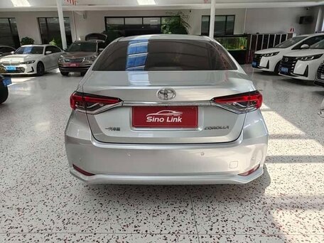 2023 Toyota Corolla XII (E210), серебристый, 1600000 рублей, вид 5