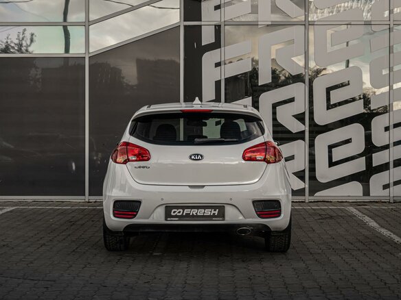 2017 Kia Ceed II Рестайлинг, белый, 1445000 рублей - вид 3