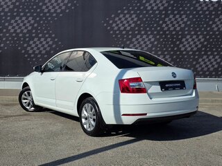 2017 Skoda Octavia III (A7) Рестайлинг, белый, 1550000 рублей, вид 4