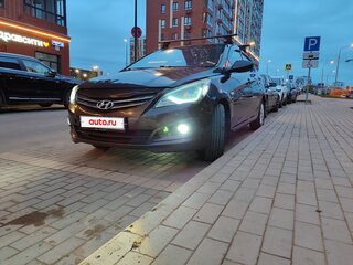 2014 Hyundai Solaris I Рестайлинг, коричневый, 900000 рублей, вид 4