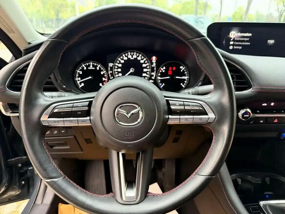 2023 Mazda 3 Axela IV (BP), синий, 1800000 рублей - вид 16