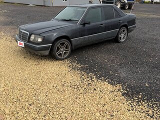 1995 Mercedes-Benz E-Класс 200 I (W124), чёрный, 300000 рублей, вид 1