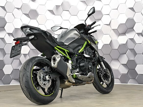 2020 Kawasaki Z 900, серый - вид 6