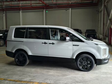 2025 Mitsubishi Delica D:5 I Рестайлинг 2, белый, 5790000 рублей, вид 2