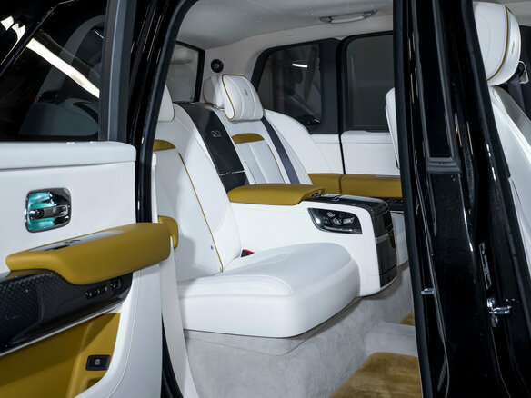 2025 Rolls-Royce Cullinan Black Badge I Рестайлинг (Series II), чёрный, 72000000 рублей - вид 35