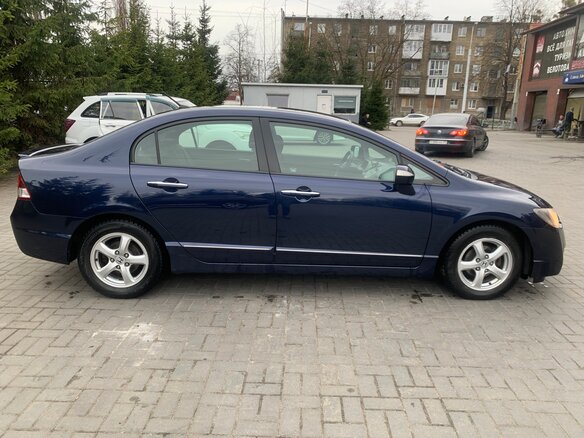 2010 Honda Civic Hybrid VIII Рестайлинг, синий, 845000 рублей - вид 2