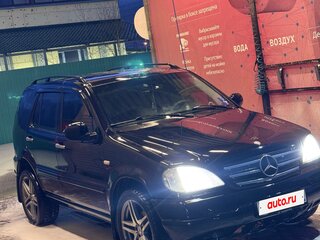1999 Mercedes-Benz M-Класс 320 I (W163), чёрный, 690000 рублей, вид 2