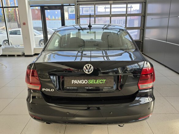 2017 Volkswagen Polo V Рестайлинг, чёрный, 899000 рублей - вид 4