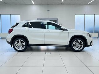 2017 Mercedes-Benz GLA 250 I (X156) Рестайлинг, белый, 1700000 рублей, вид 4