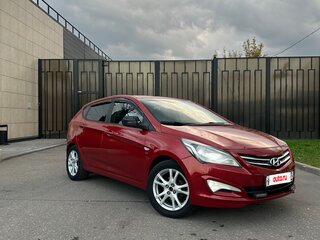 2015 Hyundai Solaris I Рестайлинг, красный, 700000 рублей, вид 3