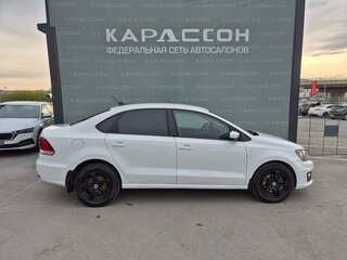 2018 Volkswagen Polo V Рестайлинг, белый, 710000 рублей, вид 4
