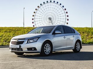 2012 Chevrolet Cruze I Рестайлинг, серебристый, 700000 рублей, вид 1